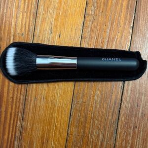 New Authentic Chanel Makeup Brush for Foundation/Powder #7